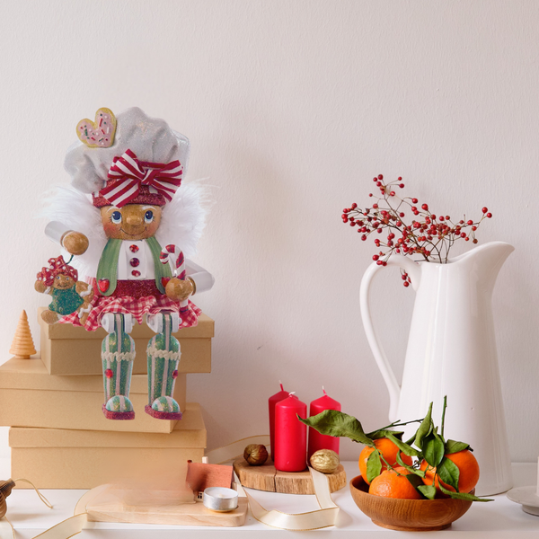 Gingerbread Baker Girl Shelf Sitter Nutcracker - Hollywood Nutcrackers™